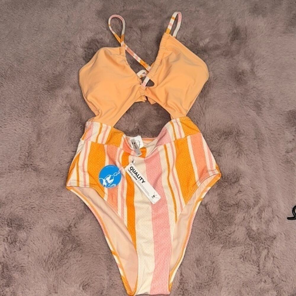 NWT Cupshe One Piece Bathing Suit. Size Small